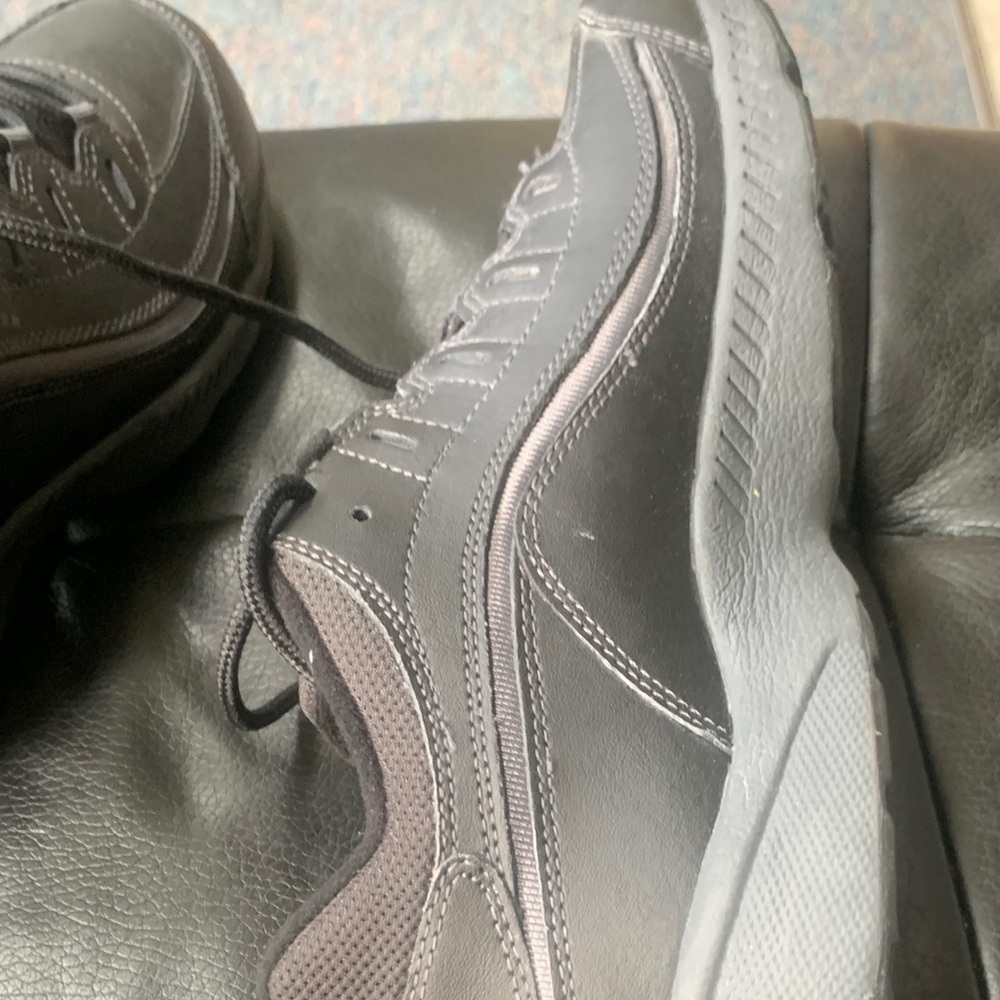 Easy Spirit Men's Dark Gray Sneakers - Picture 8 of 8